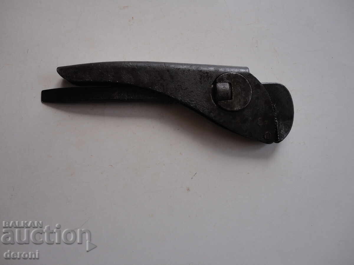 Adjustable wrench Patent - 7