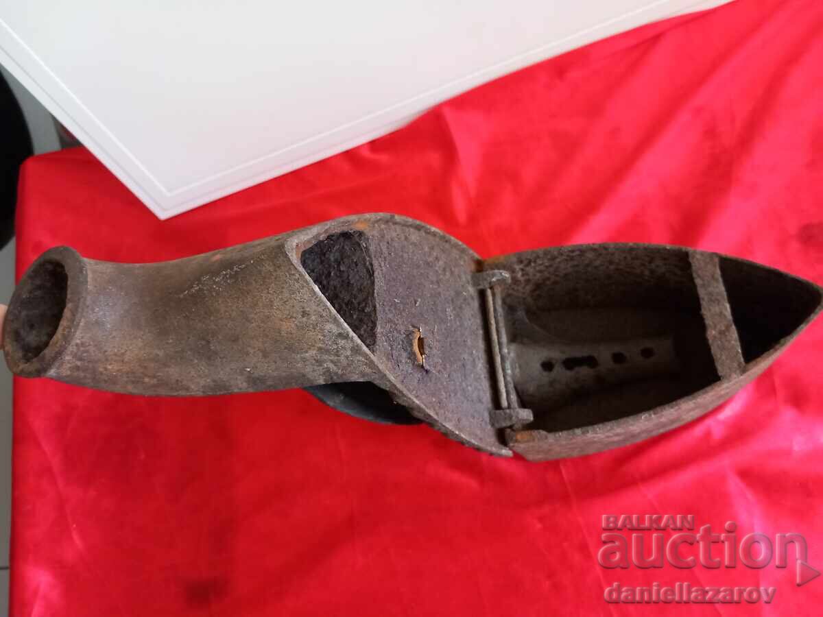 Delivery of 19th Century Antique House with a Coal Fireplace Delivery of 19th Century Antique House with a Coal Fireplace