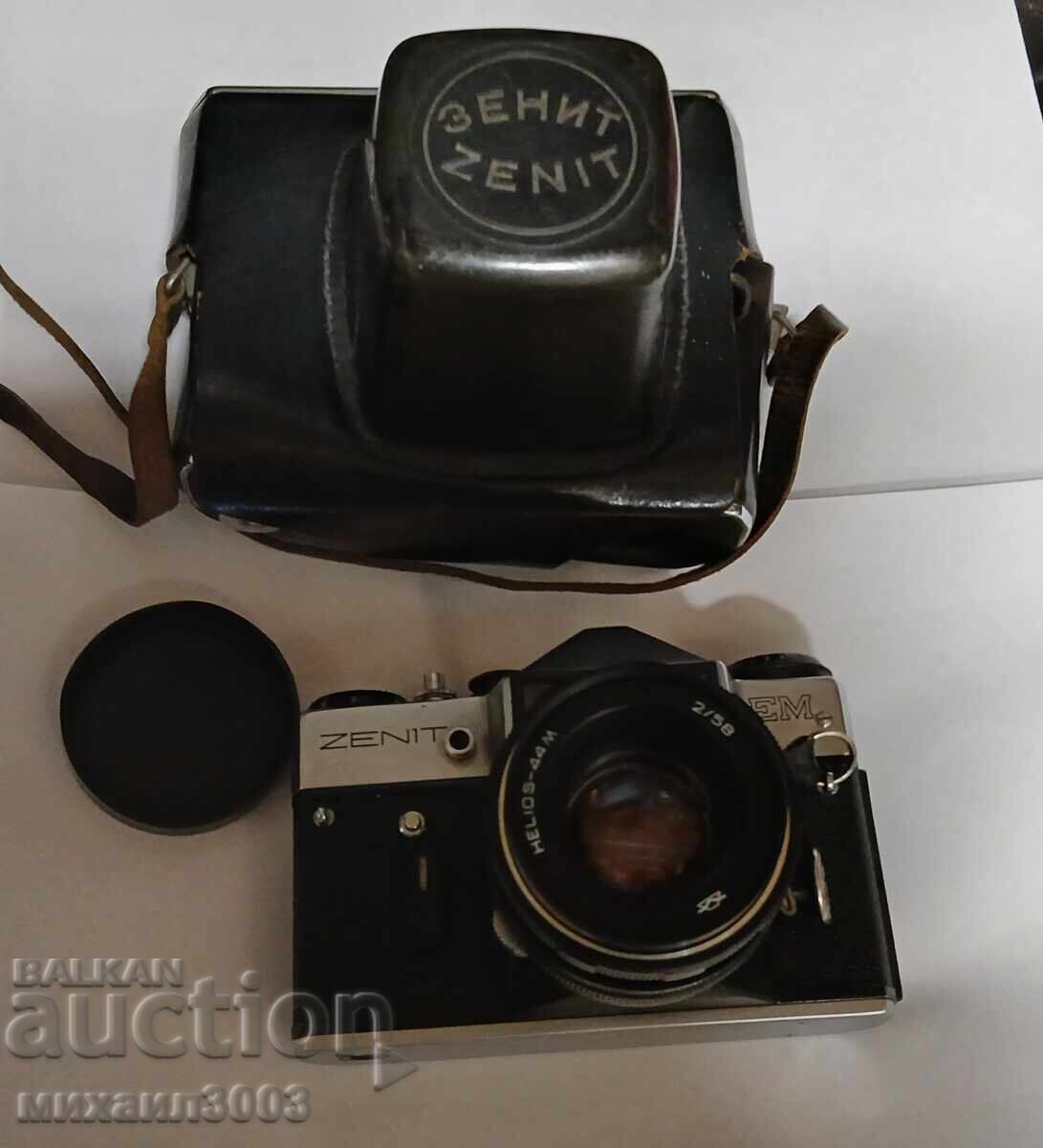 ZENIT EM USSR PHOTO CAMERA WITH HELIOS-44M 2/58 LENS