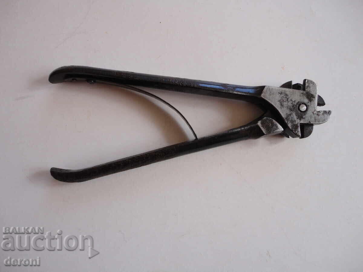 Немски армейски клещи 5 с цена 35.00 лв. | € 17.90