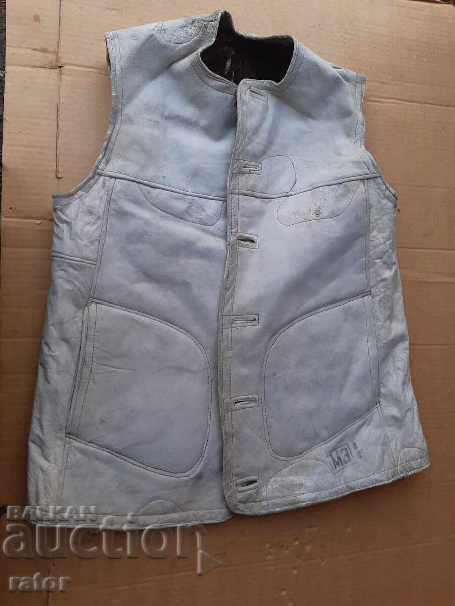 Военен кожен елек , елече Царство България , Втора свет в-на с цена 50.00 лв. | € 25.56 Военен кожен елек , елече Царство България , Втора свет в-на с цена 50.00 лв. | € 25.56