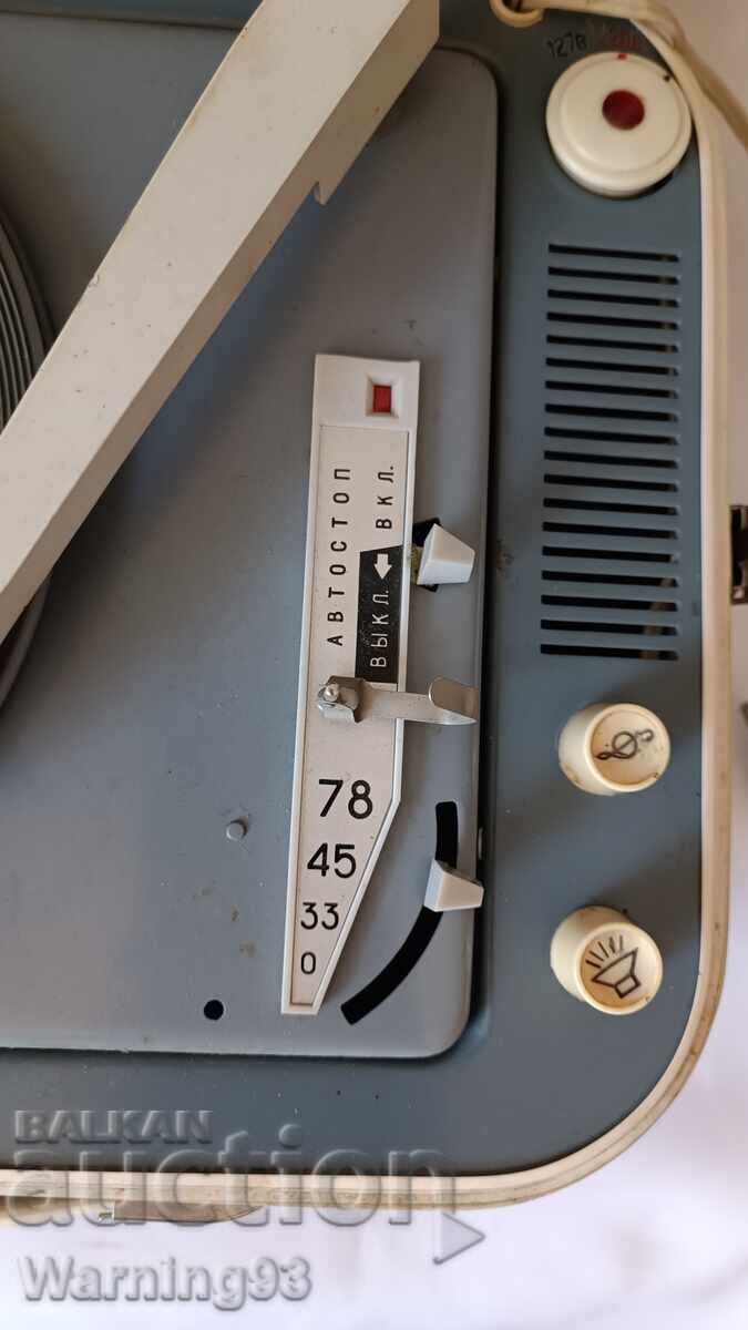 Δημοπρασία Παλιό γραμμόφωνο με λυχνίες - Νεανικό - Κατασκευασμένο στην ΕΣΣΔ - 1950"