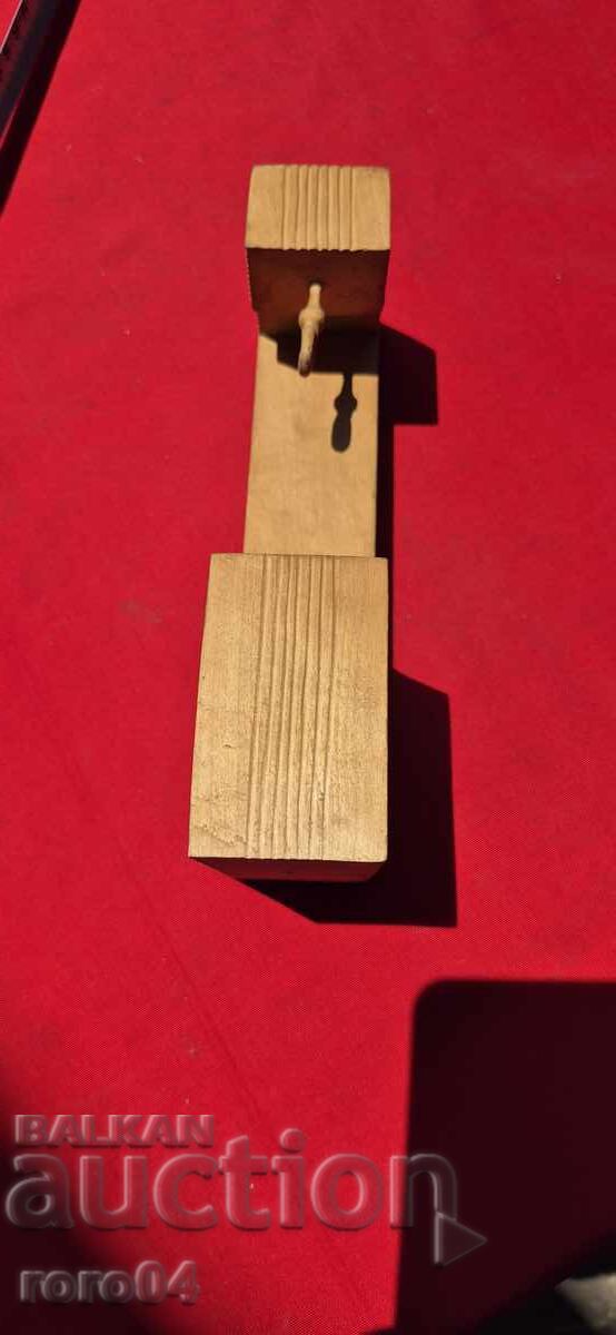 Δημοπρασία ΠΑΛΑΙΟ ΒΟΥΛΓΑΡΙΚΟ ΞΥΛΙΝΟ ΓΛΥΠΤΟ