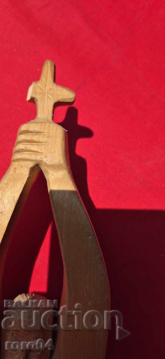 Auction  Old Bulgarian Wooden Sculpture