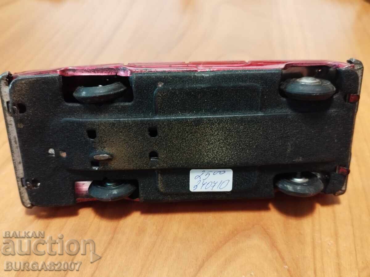 An old tin trolley - 5 An old tin trolley - 5