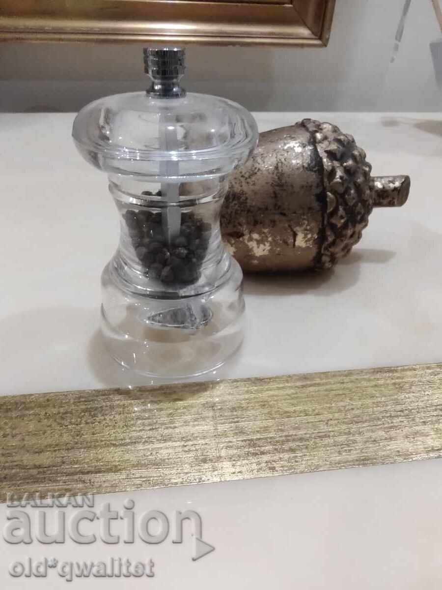 Veche MOARĂ/MOARĂ MICĂ, material: sticlă acrilică cu preț 197.00 BGN | € 100.72 Veche MOARĂ/MOARĂ MICĂ, material: sticlă acrilică cu preț 197.00 BGN | € 100.72