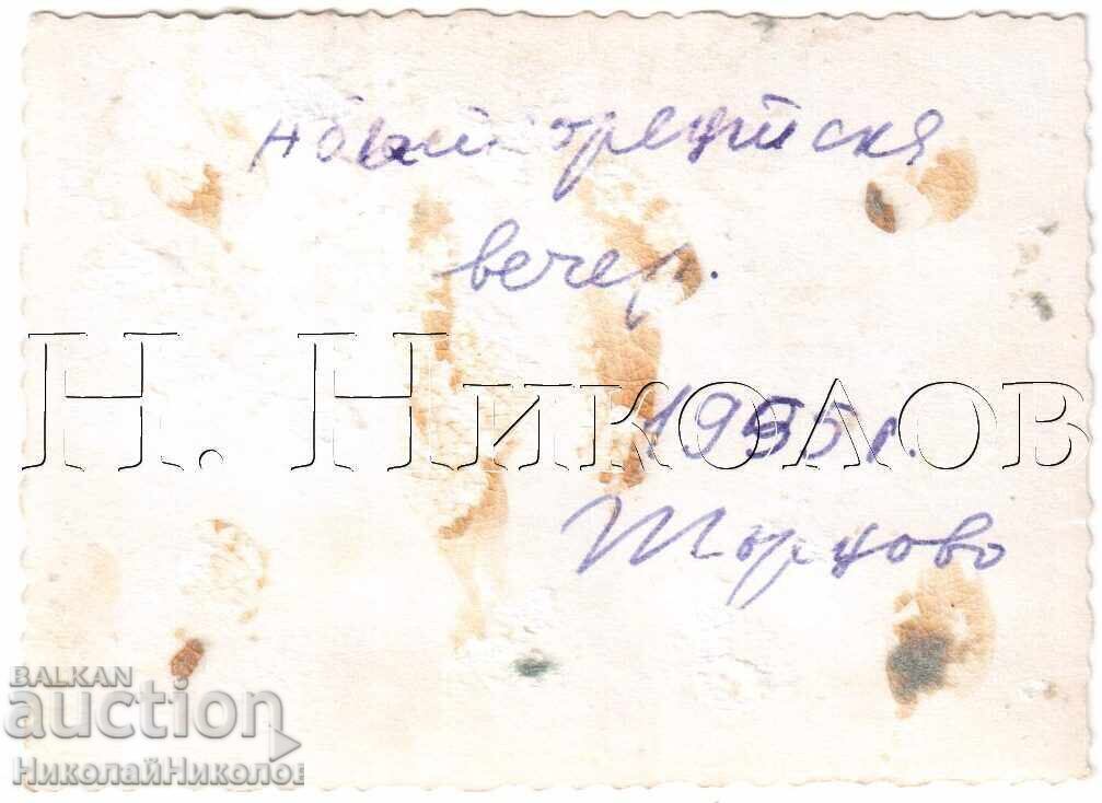 1955 FOTOGRAFIE MICĂ VECHI VELECO TÂRNOVO ABSOLVENȚI E076 cu preț € 1.00 | 1.96 BGN