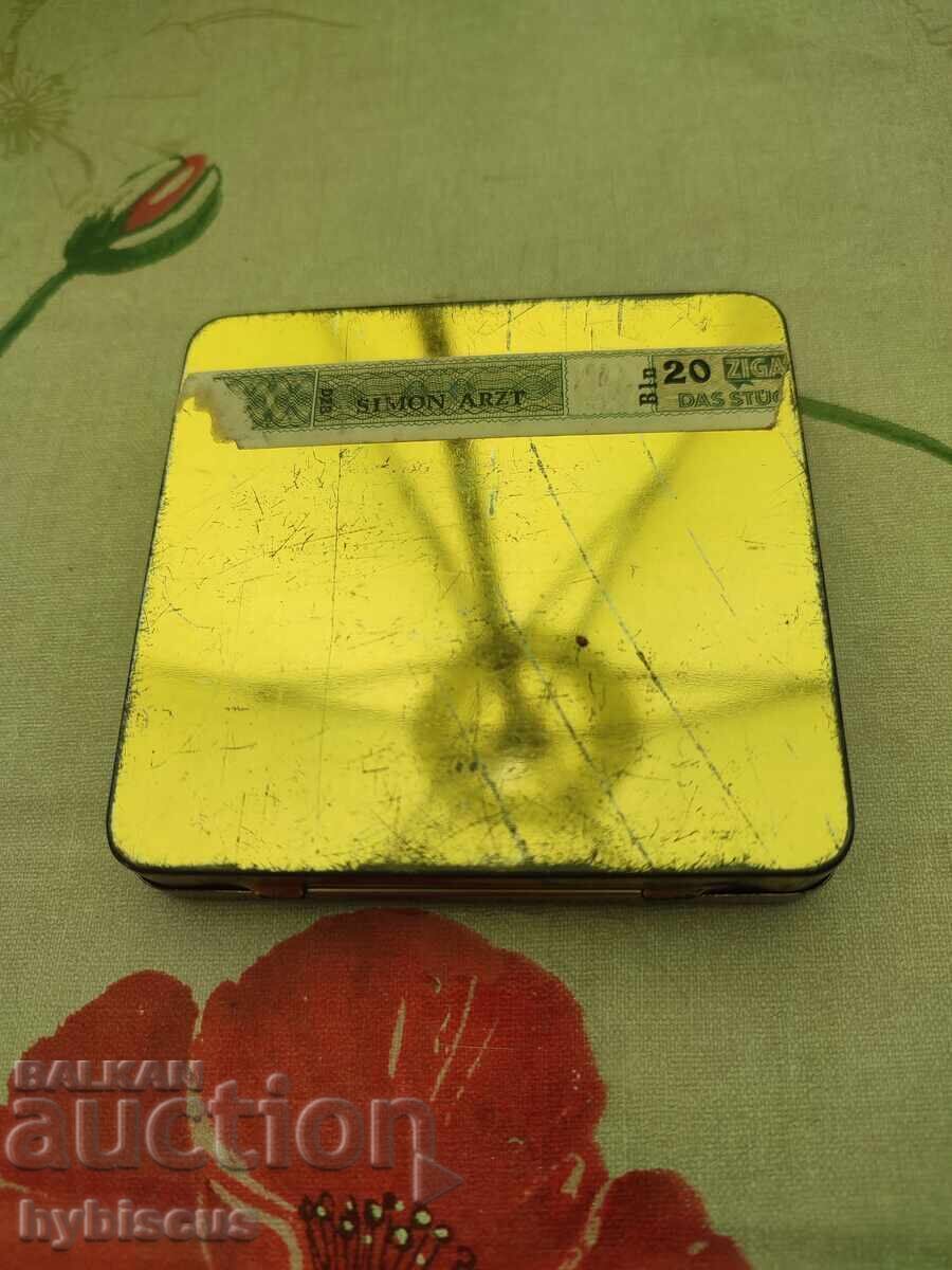Veche cutie germană de țigări Art Deco 1930 cu preț € 5.00 | 9.78 BGN Veche cutie germană de țigări Art Deco 1930 cu preț € 5.00 | 9.78 BGN