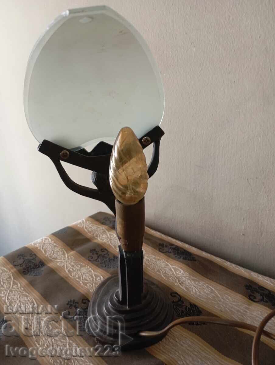 Доставка на лампа в стил Арт Деко