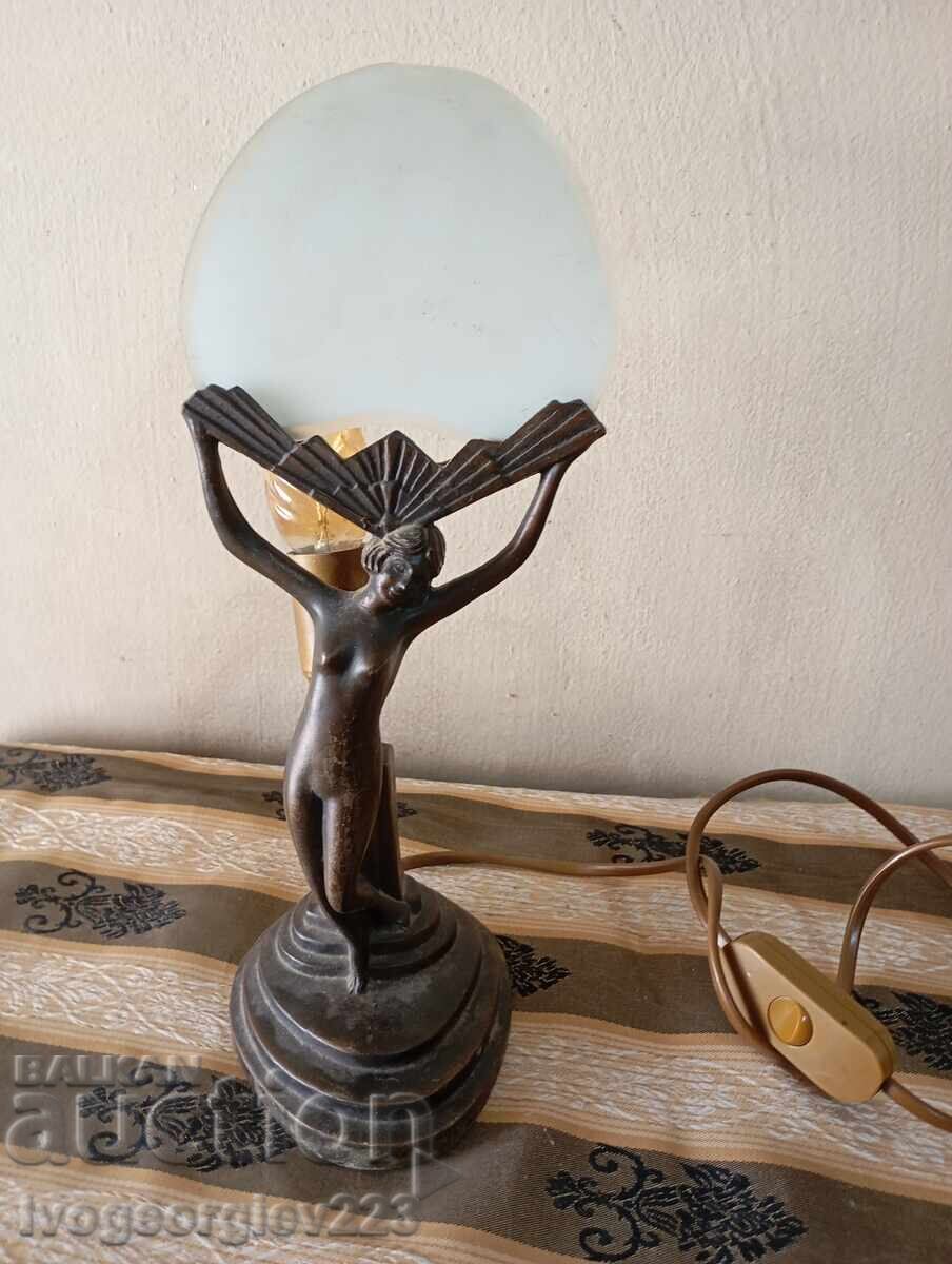 лампа в стил Арт Деко