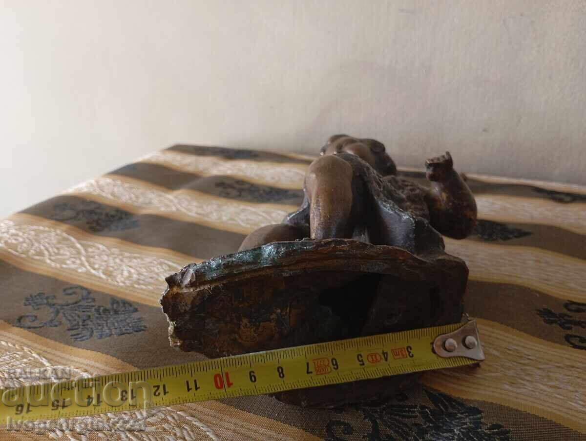 Παράδοση Αγαλματάκι αγοριού