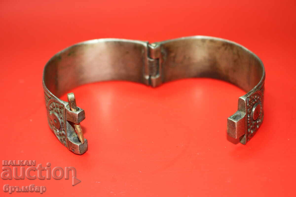 Brățară veche de mireasă costum bijuterie metal alb cu preț 50.00 BGN | € 25.56