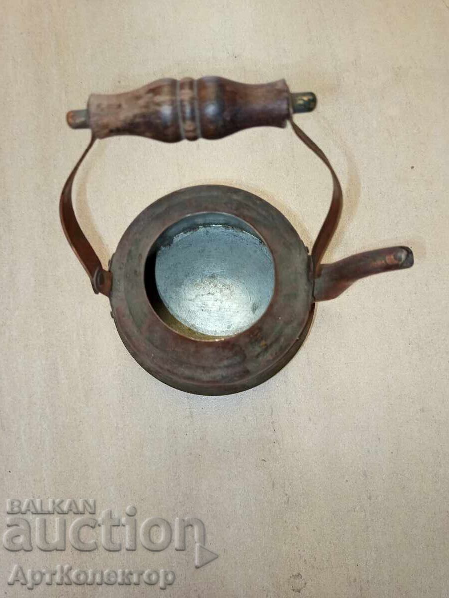 Παλιό τσαγιέρα με επένδυση από κασσίτερο με τιμή 15.00 BGN | € 7.67