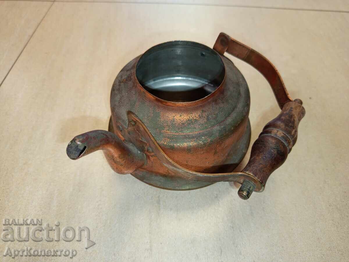 Παράδοση Παλιό τσαγιέρα με επένδυση από κασσίτερο