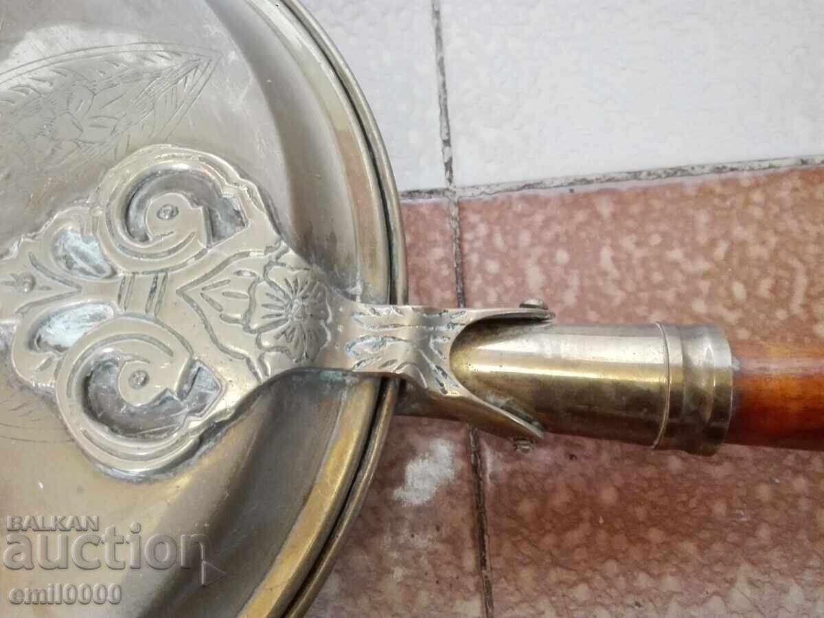 Παράδοση Παλαιός ορειχάλκινος μαντέμι για θέρμανση κρεβατιού