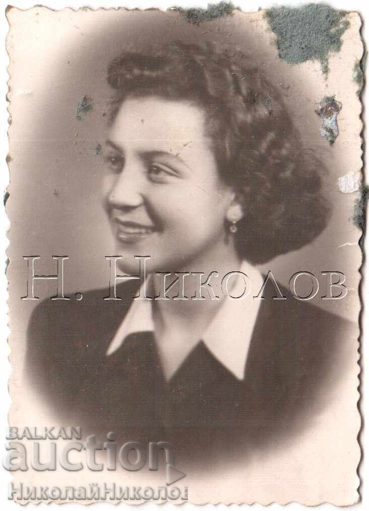 1952 FOTOGRAFIE MICĂ VECHE GORNA ORIAHOVIȚA TÂNĂRĂ FEMEIE E079