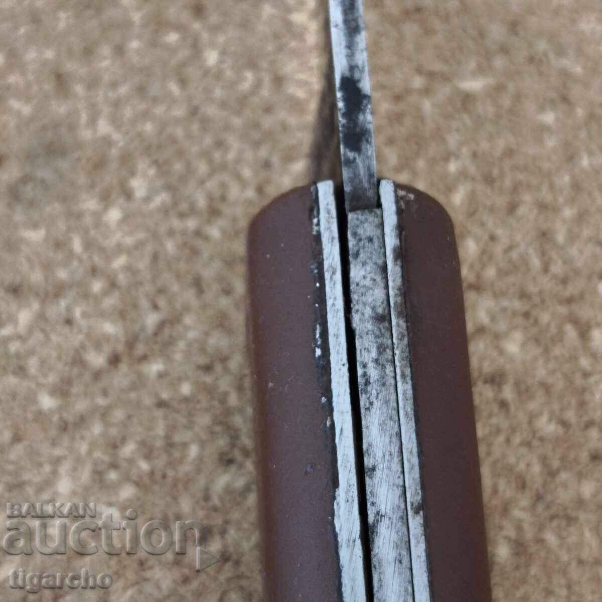 Πτυσσόμενο μαχαίρι Βελίκο Τάρνοβο με τιμή 30.00 BGN | € 15.34