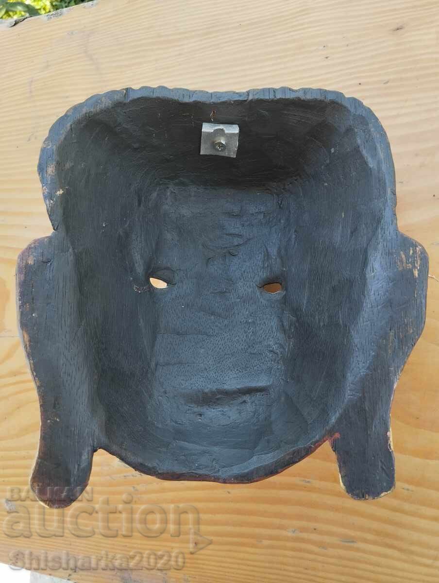 Παράδοση Παλιά ξύλινη μάσκα