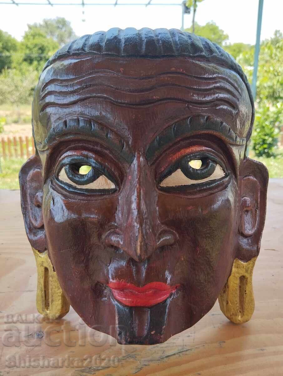 Παλιά ξύλινη μάσκα