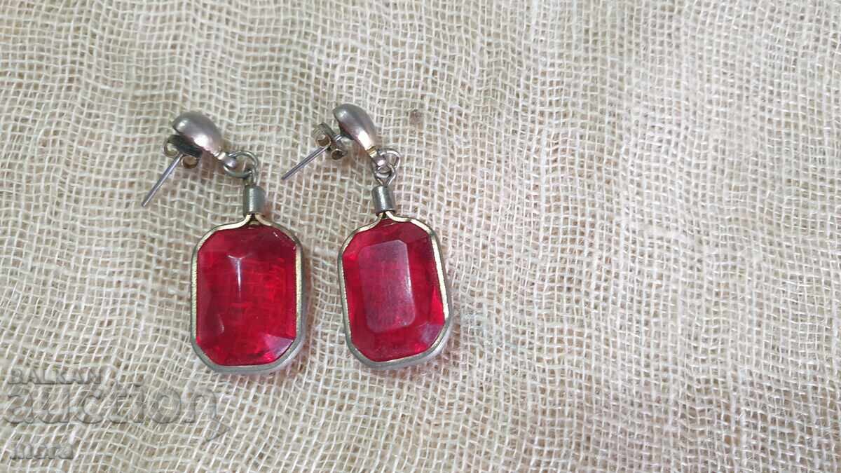 Δημοπρασία Αρχαία σκουλαρίκια με χρώμα ρουμπινιού