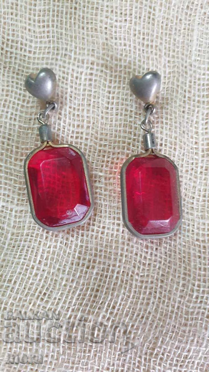 Αρχαία σκουλαρίκια με χρώμα ρουμπινιού