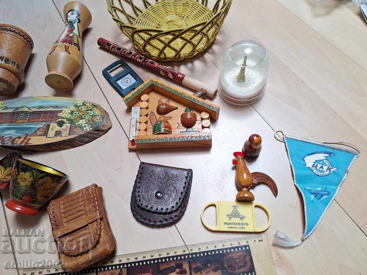 Delivery of Souvenirs retro social