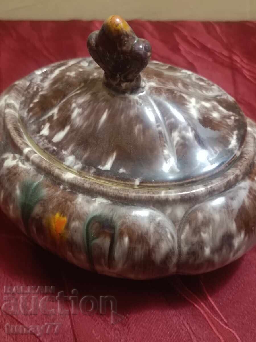 Recipient vechi cu capac, marcat cu preț € 7.00 | 13.69 BGN