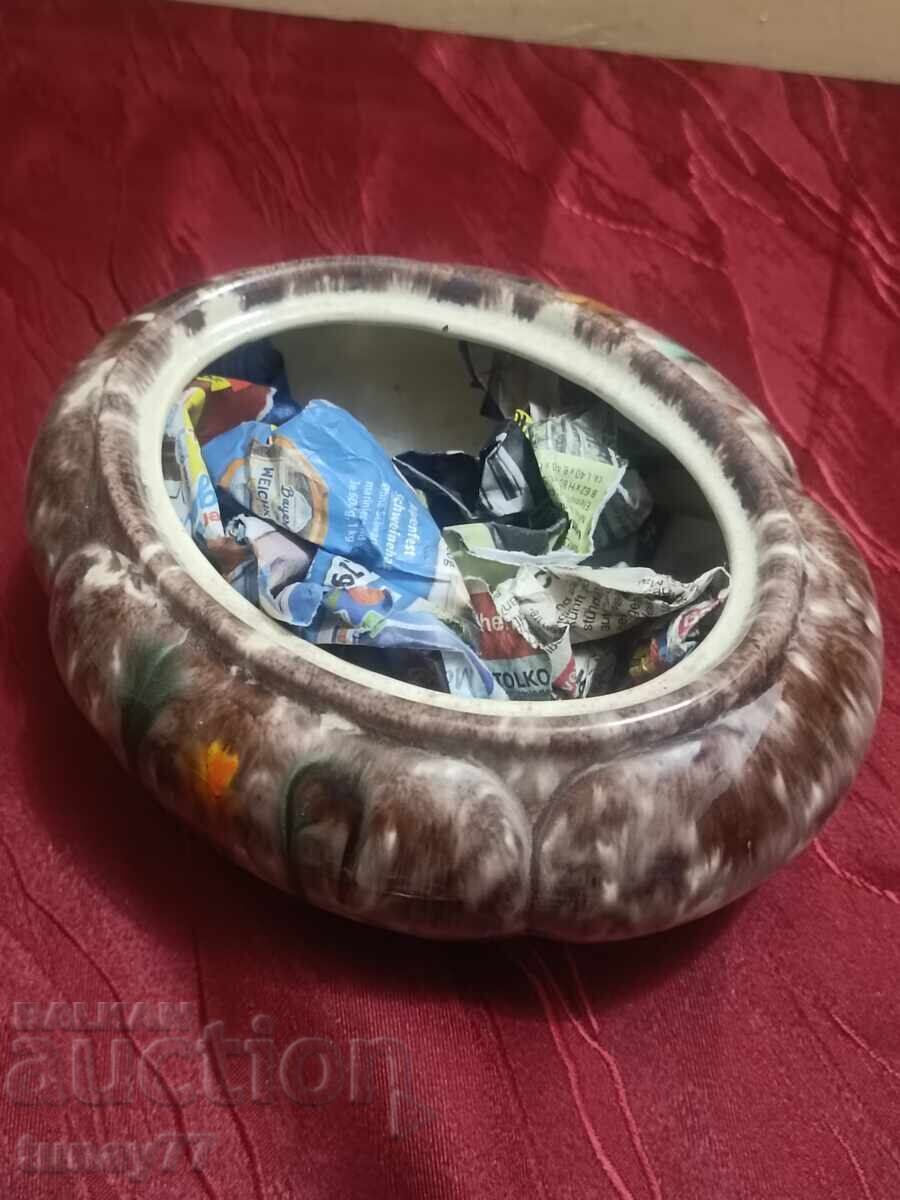 Licitație Recipient vechi cu capac, marcat