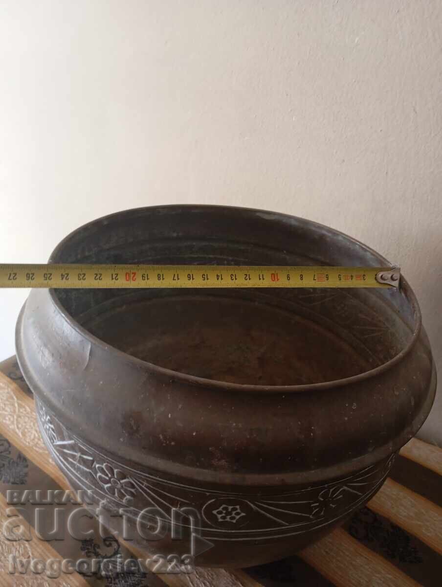 Licitație Ghiveci vechi din alamă, jardiniere Licitație Ghiveci vechi din alamă, jardiniere