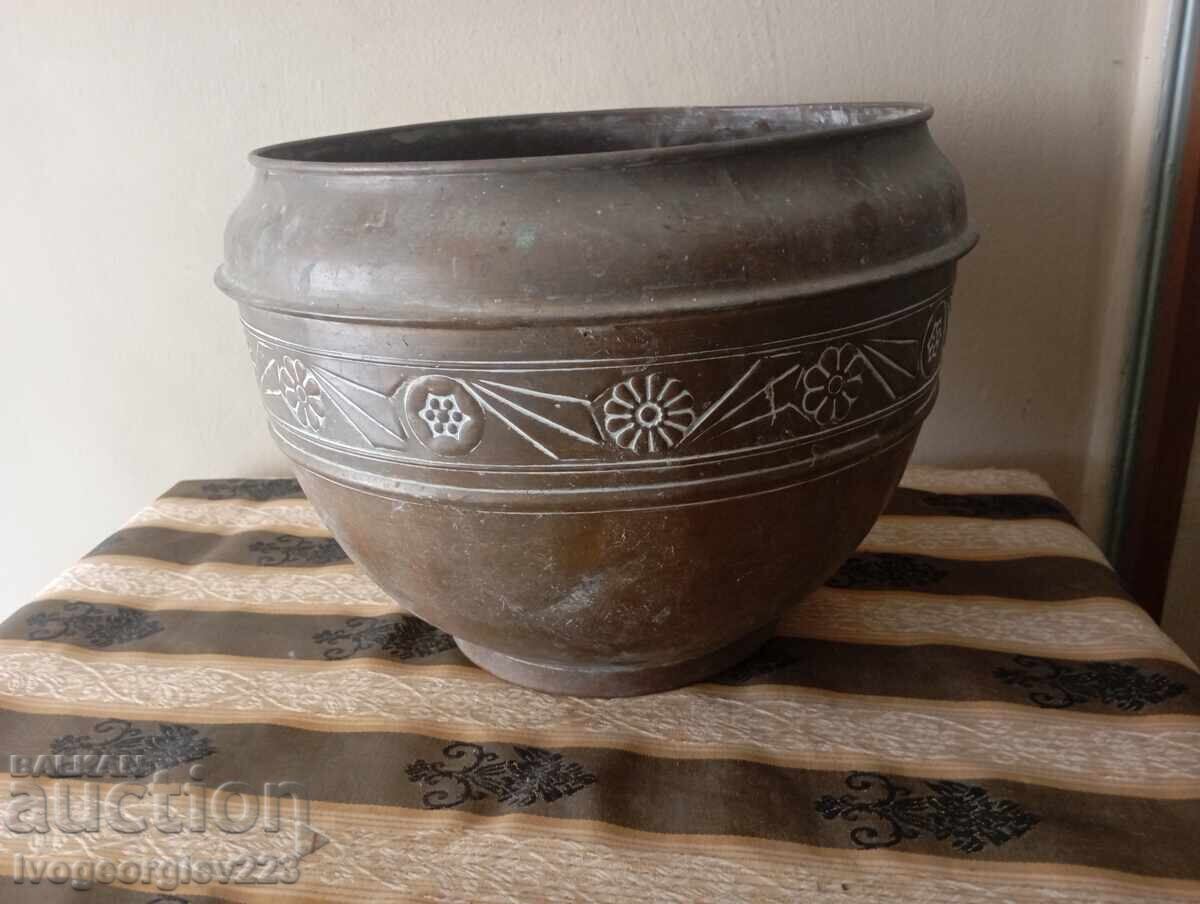 Ghiveci vechi din alamă, jardiniere Ghiveci vechi din alamă, jardiniere