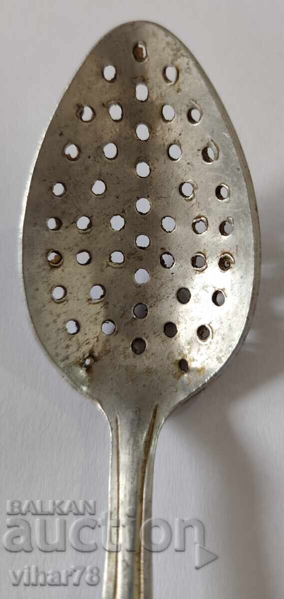 Linguriță veche de aluminiu pentru ceai cu preț 27.99 BGN | € 14.31 Linguriță veche de aluminiu pentru ceai cu preț 27.99 BGN | € 14.31