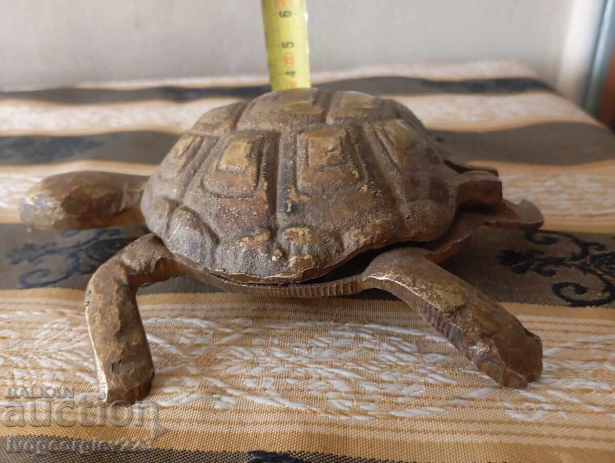 Κουτάκι, σταχτοδοχείο χελώνα με τιμή 40.00 BGN | € 20.45