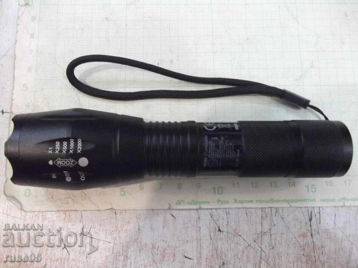 Lanternă poliție LED 3W, alb rece (6000K), cu 3xAA baterii Lanternă poliție LED 3W, alb rece (6000K), cu 3xAA baterii