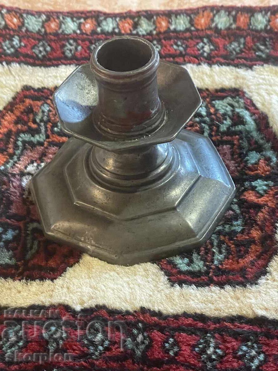 Παλιό κηροπήγιο Παλιό κηροπήγιο