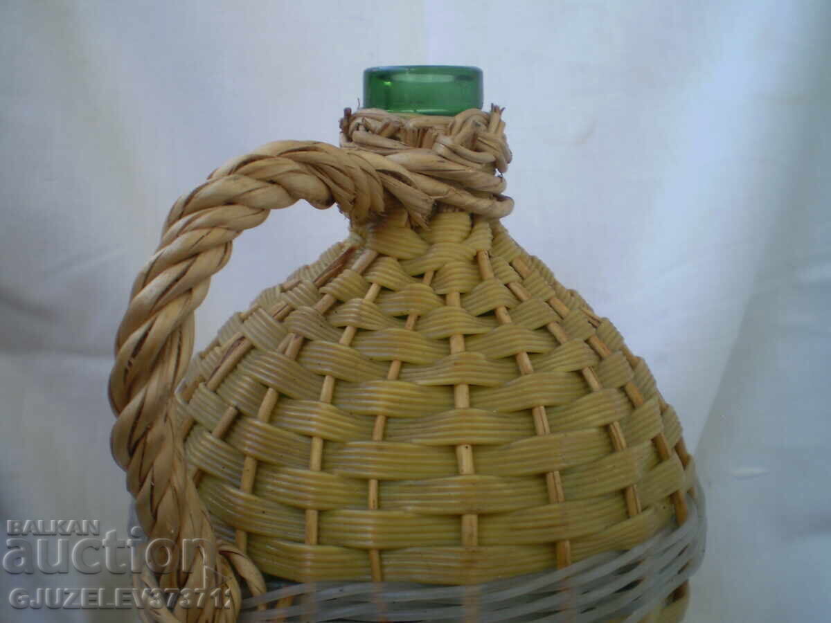 Υγιής μικρή πράσινη γυάλινη δαματζάνα χωρίς ρωγμές, άθικτη με τιμή 25.00 BGN | € 12.78