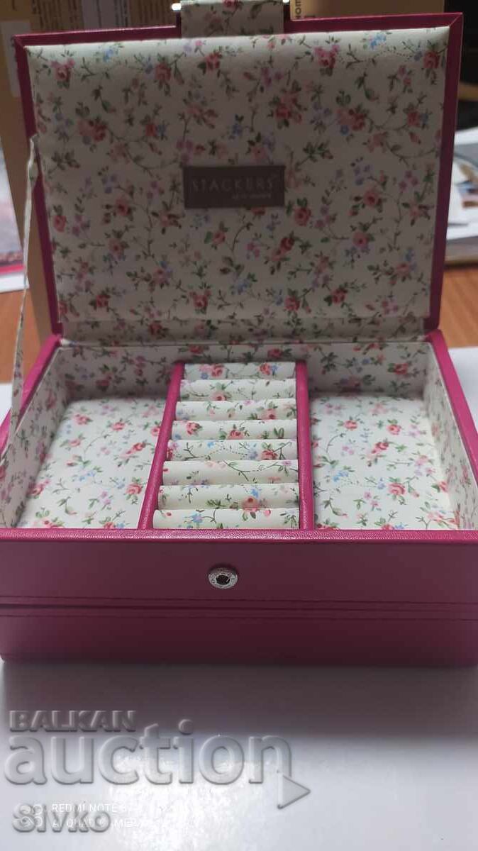 Licitație Cutie de bijuterii, de firmă, dublă