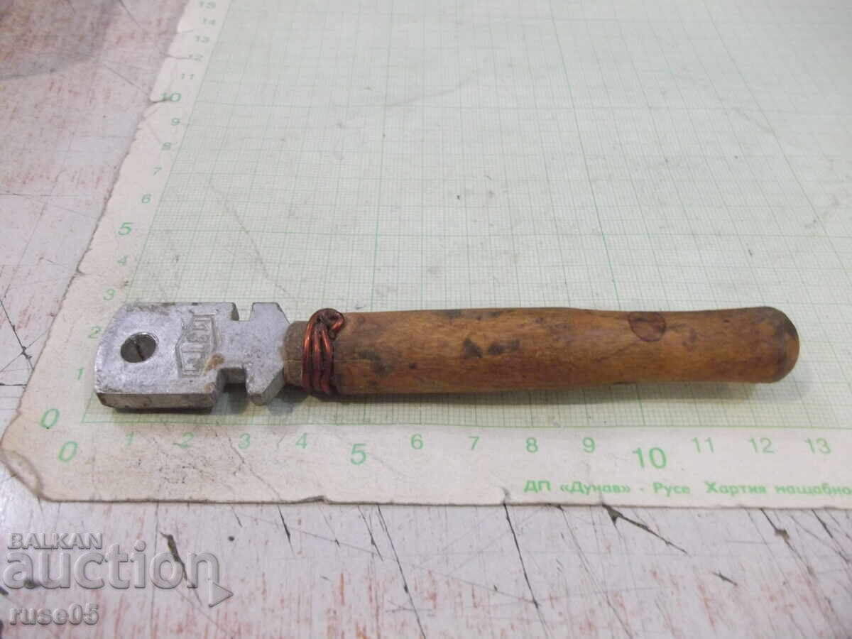 Стъклорез "МЗТМ" стар с цена 3.00 лв. | € 1.53