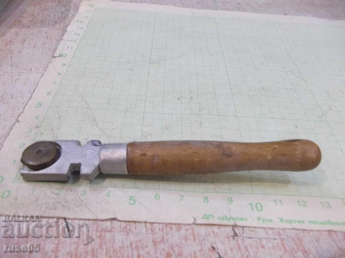Glass cutter (old) with price 3.00 BGN | € 1.53