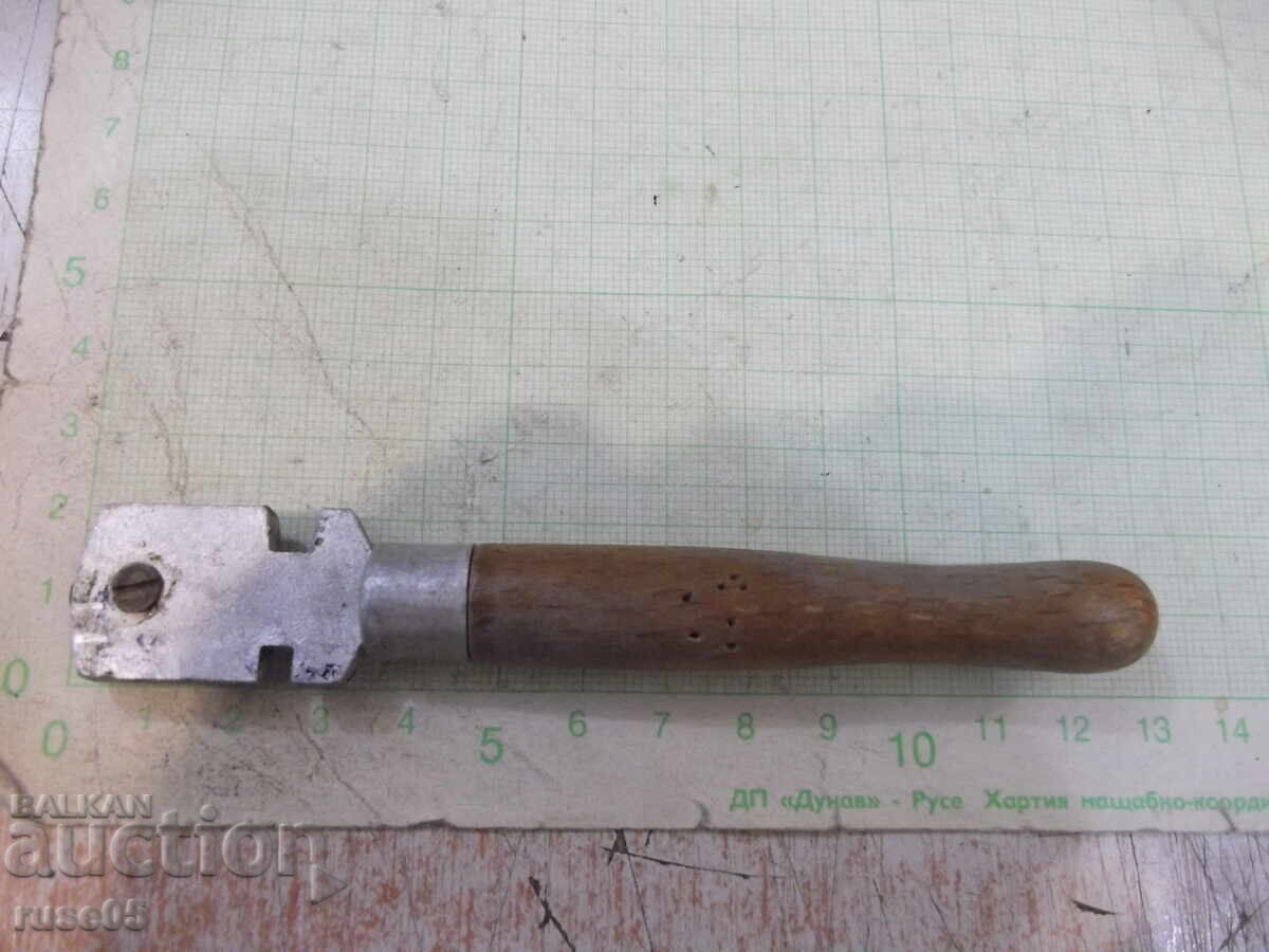 Delivery of Glass cutter (old)