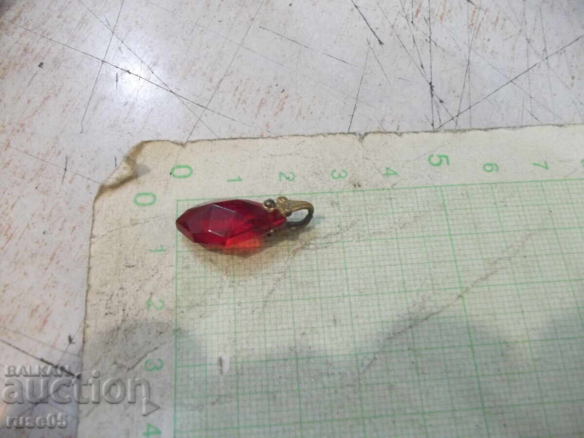 Pandantiv vechi, piatră roșie cu preț 5.00 BGN | € 2.56 Pandantiv vechi, piatră roșie cu preț 5.00 BGN | € 2.56