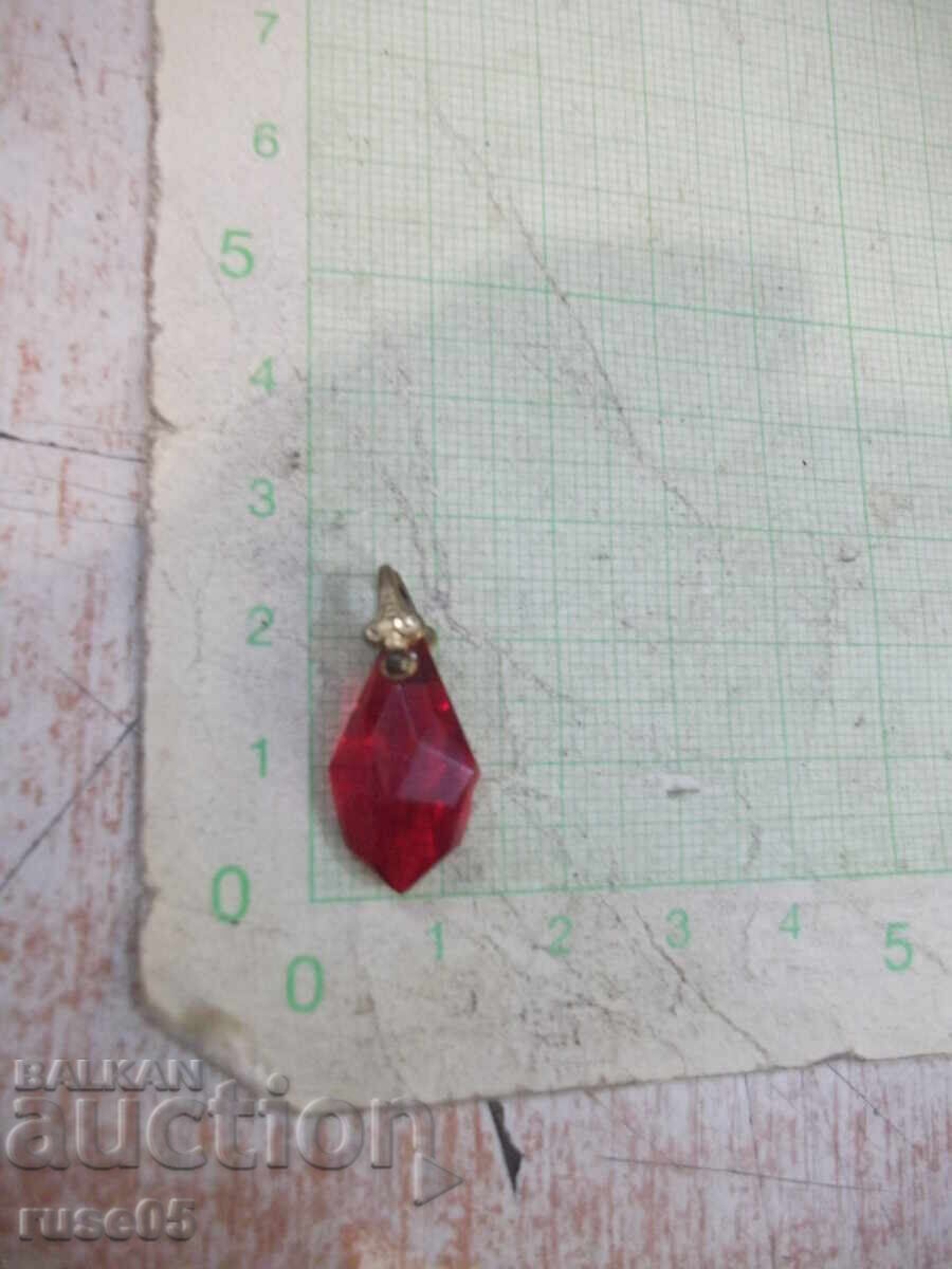 Pandantiv vechi, piatră roșie Pandantiv vechi, piatră roșie