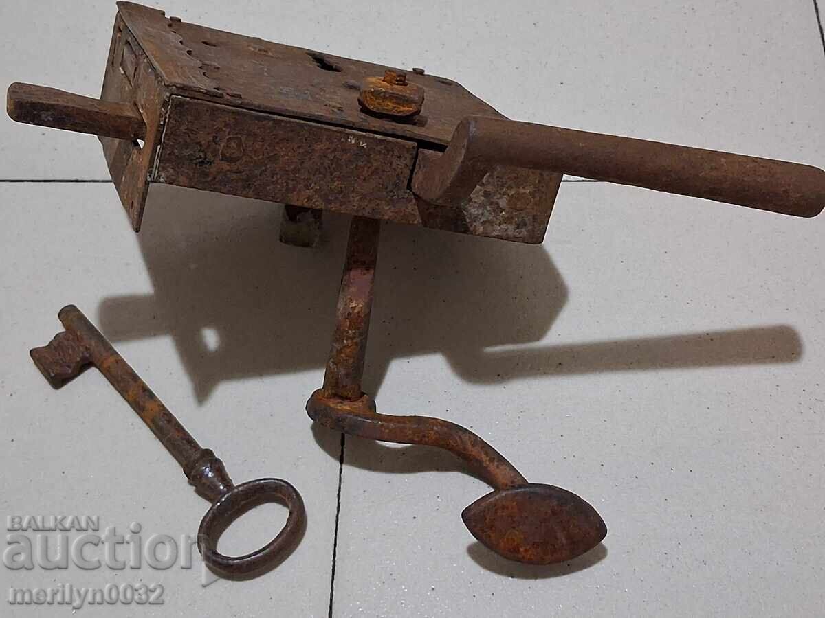 Auction Old lock with key, latch late 19th century Auction Old lock with key, latch late 19th century