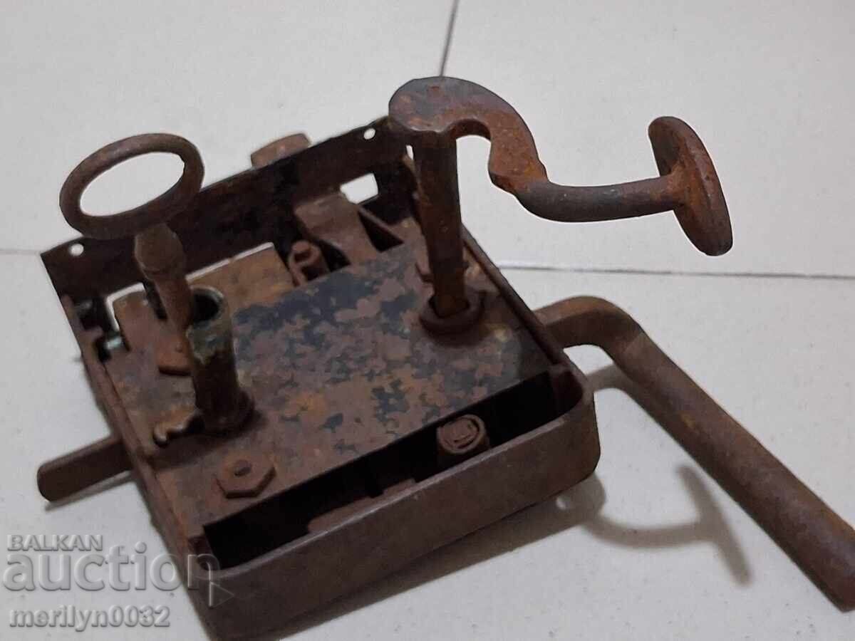 Old lock with key, latch late 19th century - 6 Old lock with key, latch late 19th century - 6