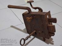 Lacăt veche cu cheie, zăvor la sfârșitul secolului al XIX-lea