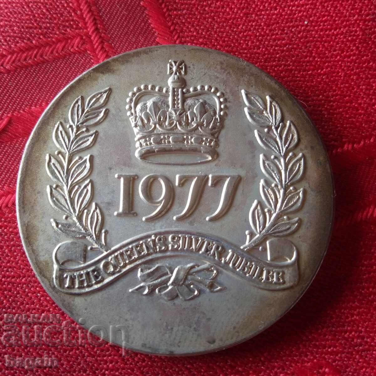 Plachetă cu Regina Elisabeta