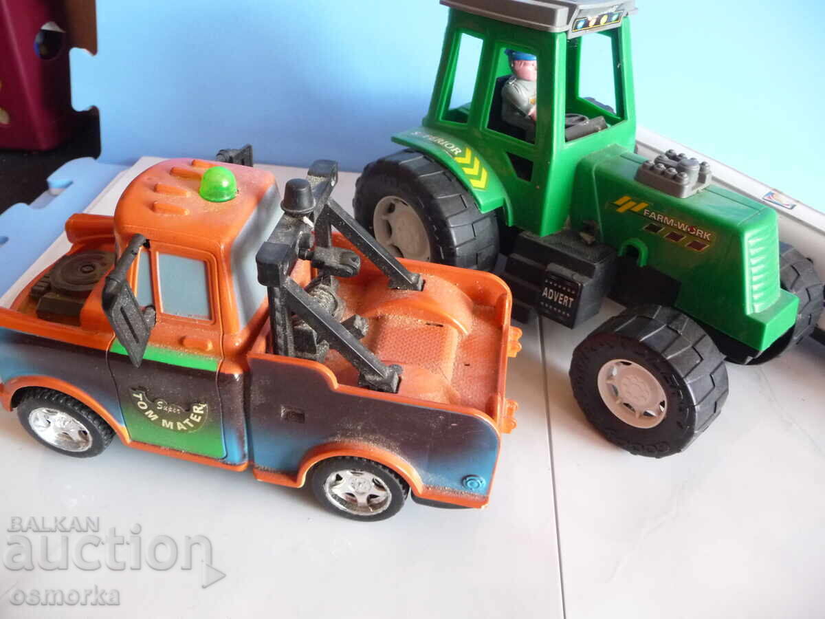 Auction 3 toys for 2 BGN. Tractor, Vlk, arrow, pickup, Matthew from Cars Auction 3 toys for 2 BGN. Tractor, Vlk, arrow, pickup, Matthew from Cars