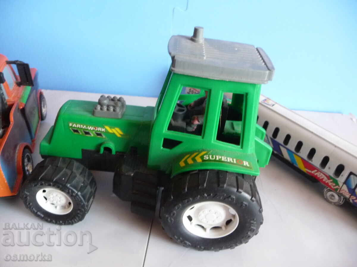 3 toys for 2 BGN. Tractor, Vlk, arrow, pickup, Matthew from Cars - 5 3 toys for 2 BGN. Tractor, Vlk, arrow, pickup, Matthew from Cars - 5