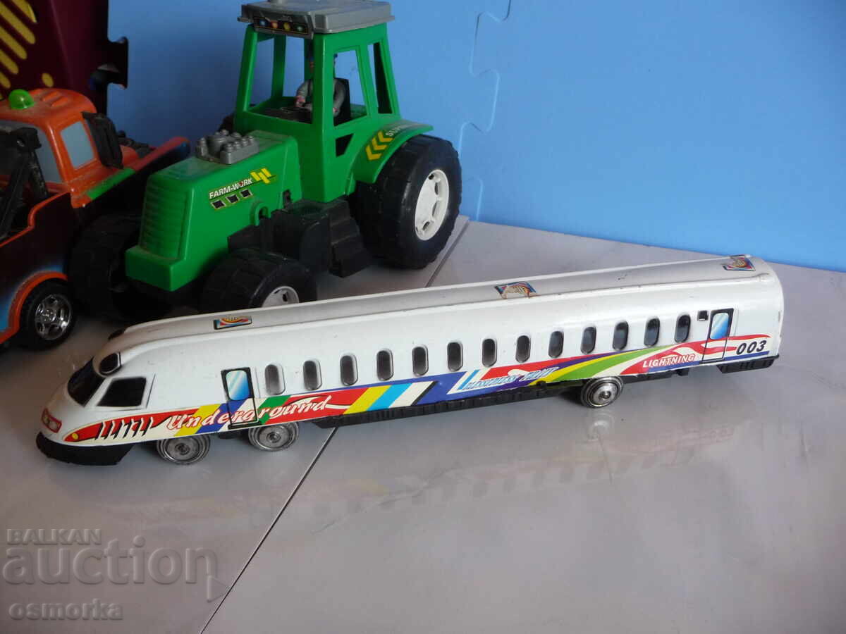 3 toys for 2 BGN. Tractor, Vlk, arrow, pickup, Matthew from Cars - 7 3 toys for 2 BGN. Tractor, Vlk, arrow, pickup, Matthew from Cars - 7