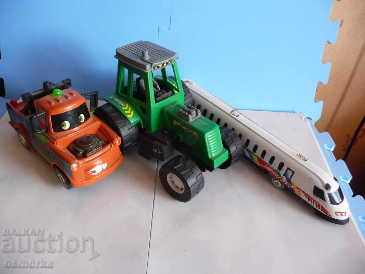 3 toys for 2 BGN. Tractor, Vlk, arrow, pickup, Matthew from Cars 3 toys for 2 BGN. Tractor, Vlk, arrow, pickup, Matthew from Cars