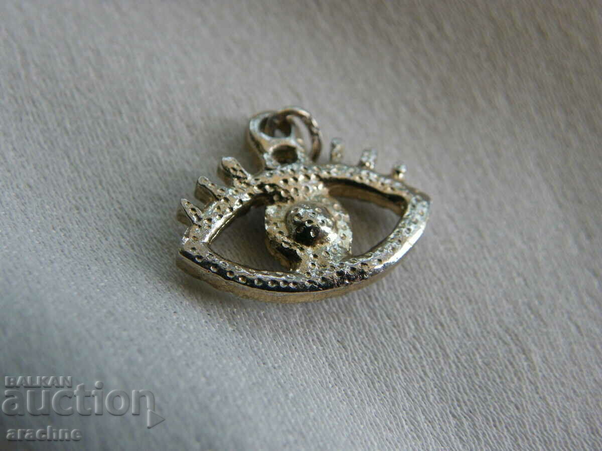 Delivery of Silver locket Delivery of Silver locket